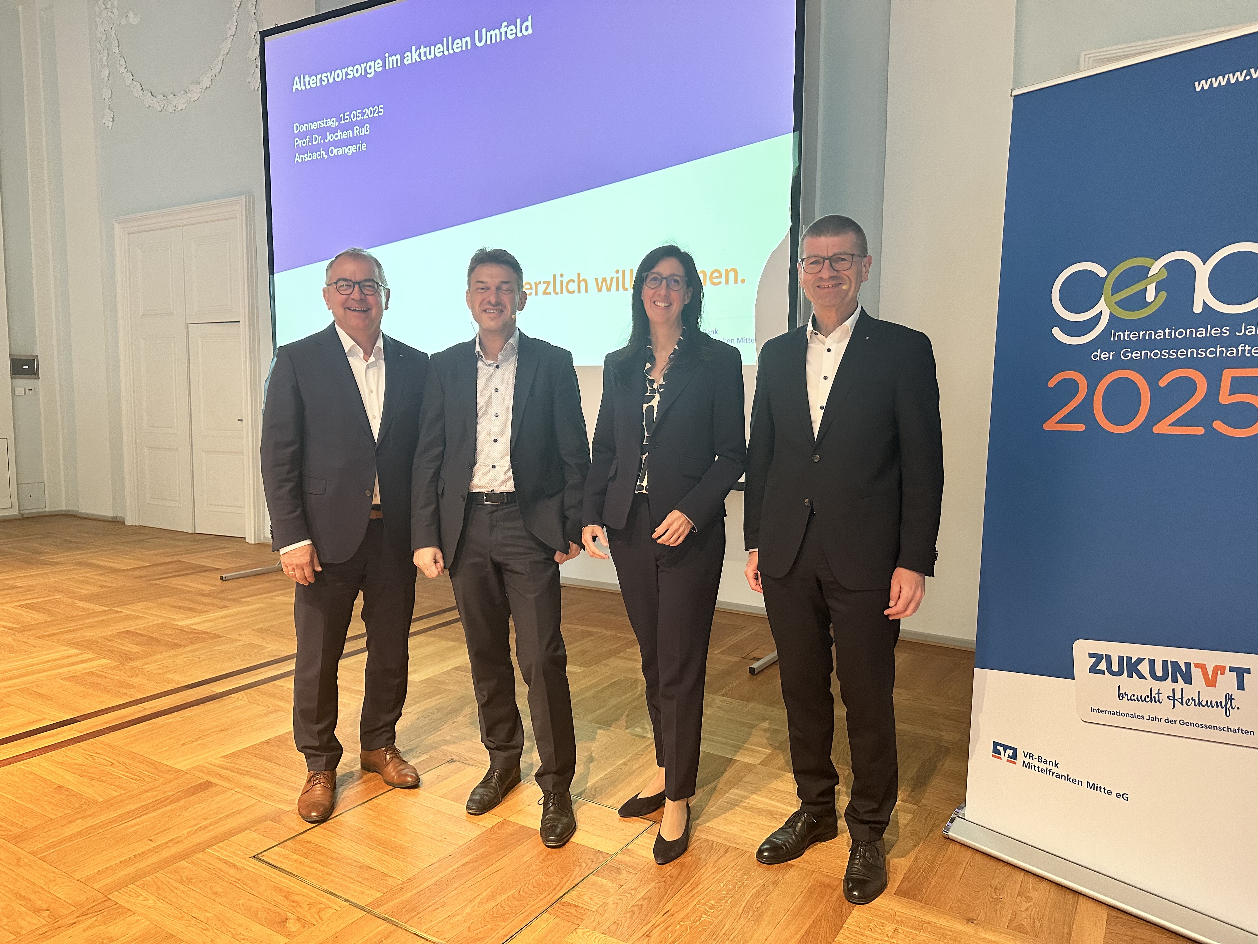 v.l.n.r. Erwin Einzinger, Prof. Dr. Jochen Ruß, Dr. Bettina Schacht und Dr. Gerhard Walther v.l.n.r. Erwin Einzinger, Prof. Dr. Jochen Ruß, Dr. Bettina Schacht und Dr. Gerhard Walther