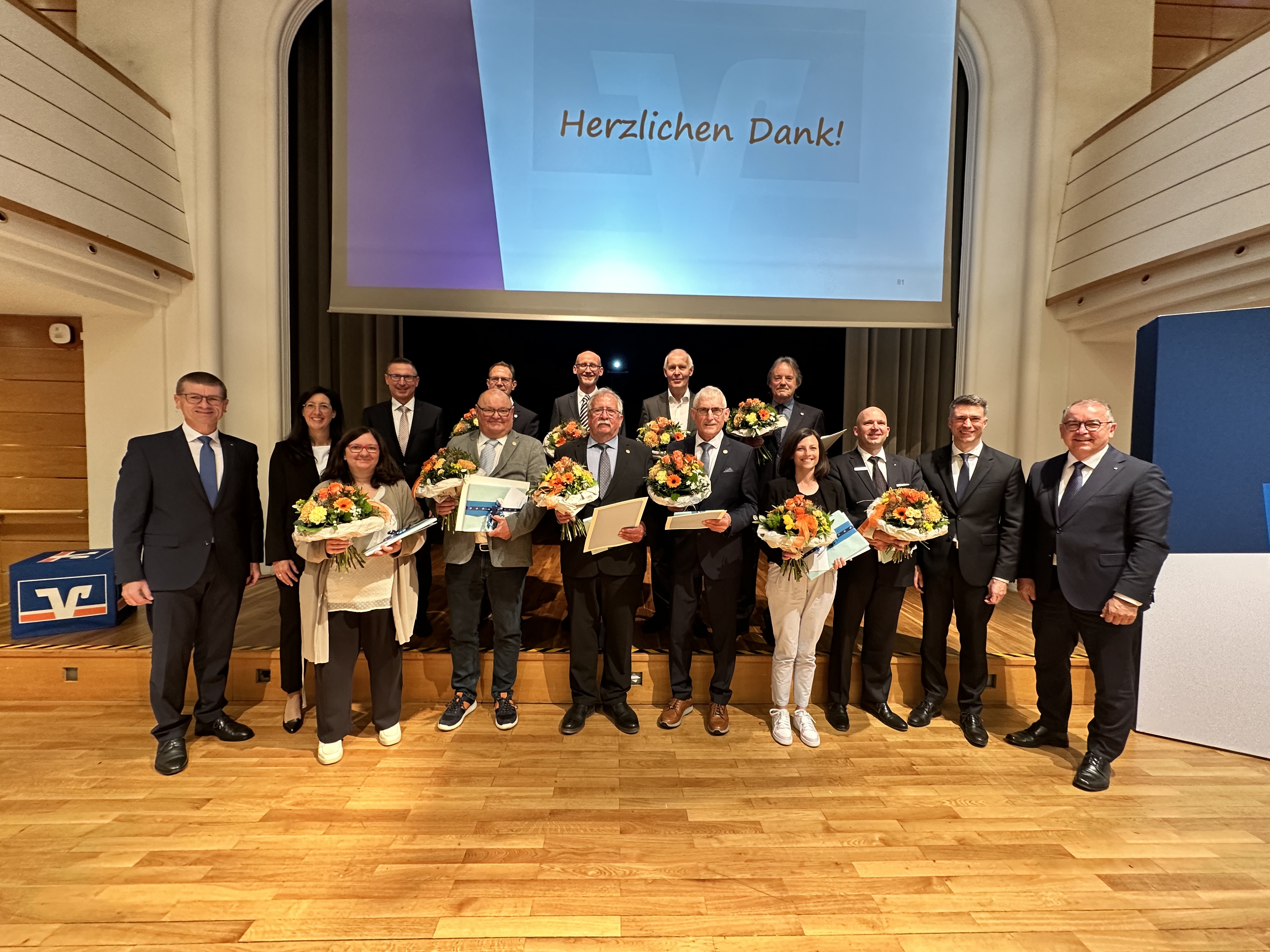 Gruppenbild der geehrten Aufsichtsratsmitglieder Gruppenbild der geehrten Aufsichtsratsmitglieder